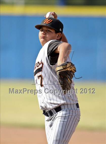 Thumbnail 2 in Bakersfield Christian vs. Wasco photogallery.