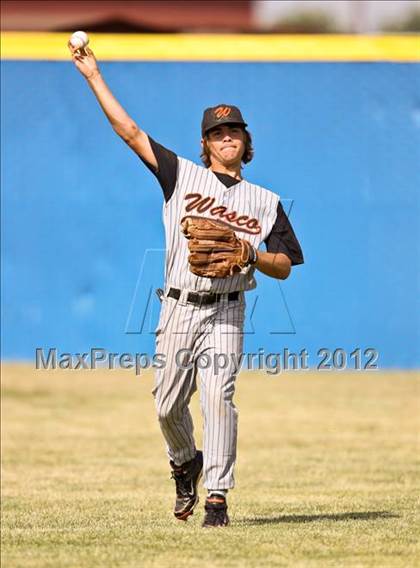 Thumbnail 3 in Bakersfield Christian vs. Wasco photogallery.