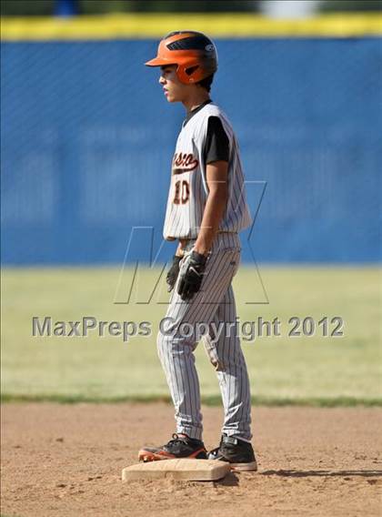 Thumbnail 2 in Bakersfield Christian vs. Wasco photogallery.