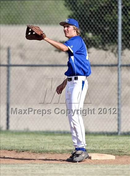 Thumbnail 2 in Bakersfield Christian vs. Wasco photogallery.
