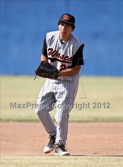 Thumbnail 2 in Bakersfield Christian vs. Wasco photogallery.
