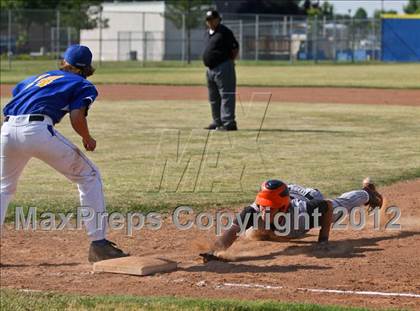 Thumbnail 3 in Bakersfield Christian vs. Wasco photogallery.
