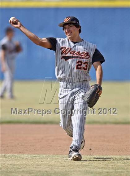 Thumbnail 3 in Bakersfield Christian vs. Wasco photogallery.