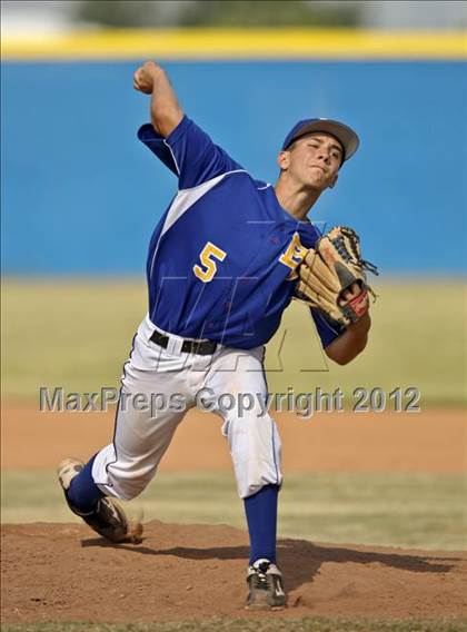 Thumbnail 3 in Bakersfield Christian vs. Wasco photogallery.