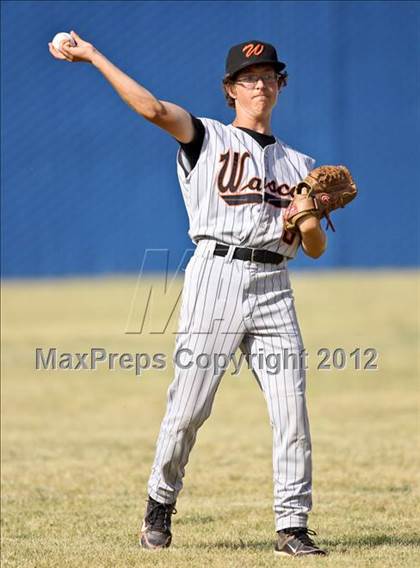 Thumbnail 2 in Bakersfield Christian vs. Wasco photogallery.