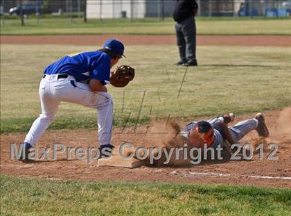 Thumbnail 2 in Bakersfield Christian vs. Wasco photogallery.