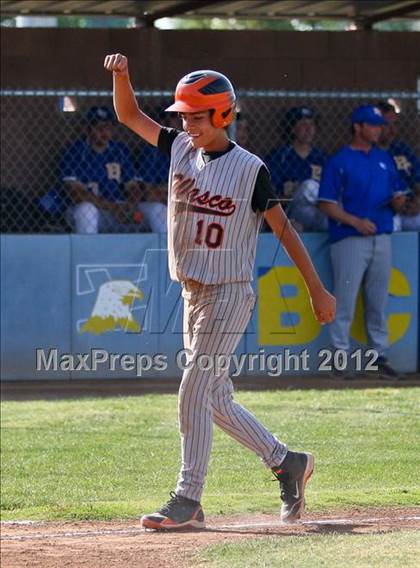 Thumbnail 3 in Bakersfield Christian vs. Wasco photogallery.