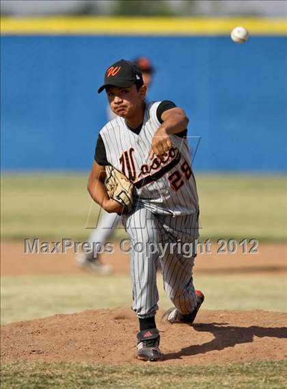 Thumbnail 2 in Bakersfield Christian vs. Wasco photogallery.