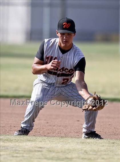Thumbnail 3 in Bakersfield Christian vs. Wasco photogallery.