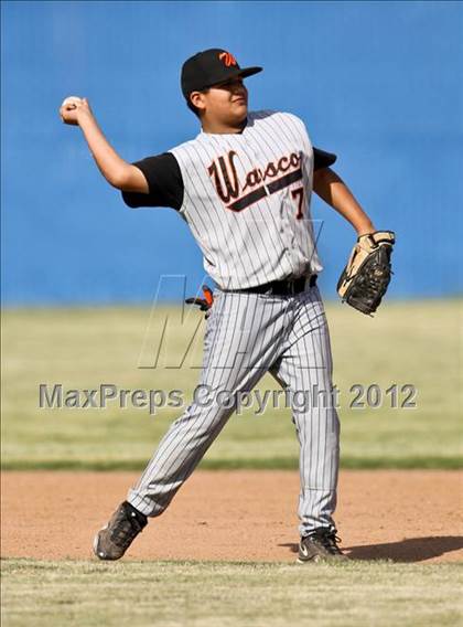 Thumbnail 2 in Bakersfield Christian vs. Wasco photogallery.