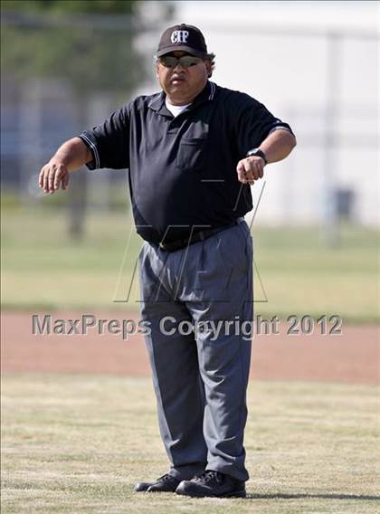 Thumbnail 2 in Bakersfield Christian vs. Wasco photogallery.