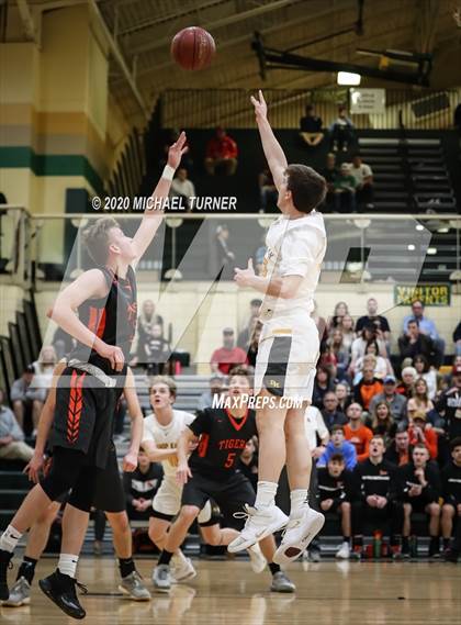 Thumbnail 2 in Bishop Kelly vs. Idaho Falls photogallery.