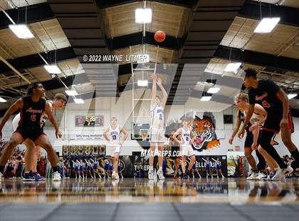 Thumbnail 1 in Newport vs Highlands (36th District Championship) photogallery.