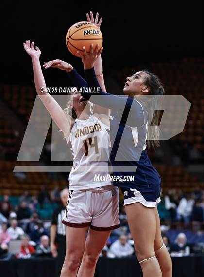Thumbnail 1 in Mullen @ Windsor (CHSSA 5A Great 8) photogallery.