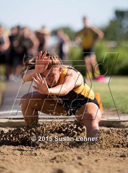 Thumbnail 2 in Sierra Foothill League Tri Meet @ Del Oro photogallery.