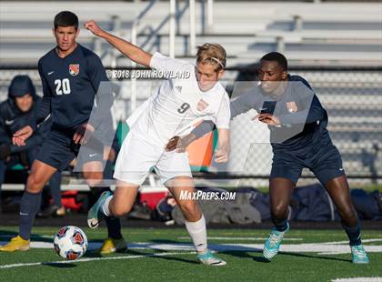 Thumbnail 2 in Hersey vs. Evanston (IHSA 3A Regional Semifinal) photogallery.