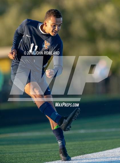 Thumbnail 2 in Hersey vs. Evanston (IHSA 3A Regional Semifinal) photogallery.