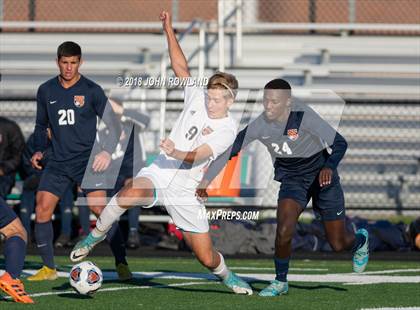 Thumbnail 3 in Hersey vs. Evanston (IHSA 3A Regional Semifinal) photogallery.