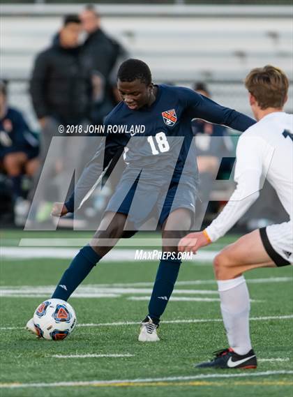 Thumbnail 2 in Hersey vs. Evanston (IHSA 3A Regional Semifinal) photogallery.