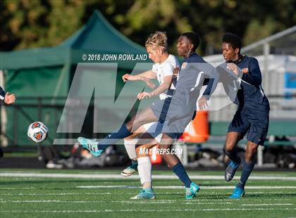 Thumbnail 2 in Hersey vs. Evanston (IHSA 3A Regional Semifinal) photogallery.