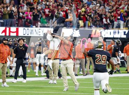 Thumbnail 2 in Warren vs Downey photogallery.