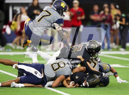 Thumbnail 1 in Warren vs Downey photogallery.