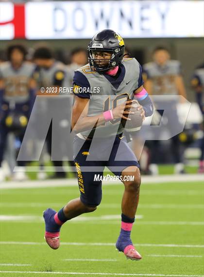 Thumbnail 1 in Warren vs Downey photogallery.