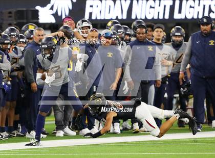 Thumbnail 1 in Warren vs Downey photogallery.