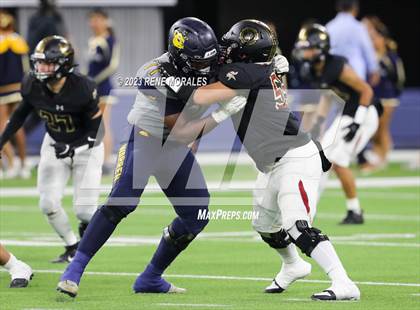 Thumbnail 2 in Warren vs Downey photogallery.