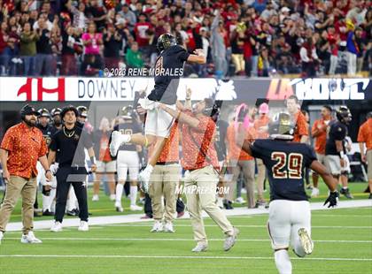 Thumbnail 3 in Warren vs Downey photogallery.
