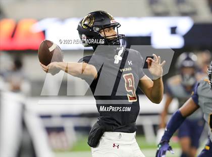 Thumbnail 2 in Warren vs Downey photogallery.