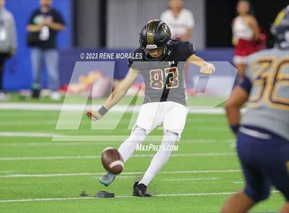 Thumbnail 2 in Warren vs Downey photogallery.