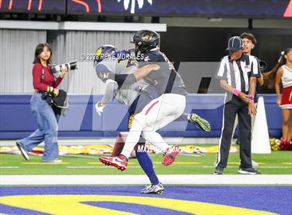 Thumbnail 2 in Warren vs Downey photogallery.