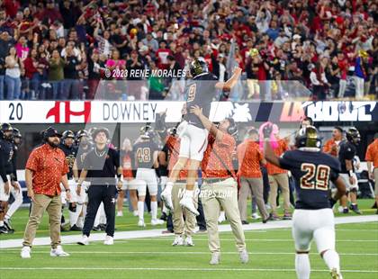 Thumbnail 1 in Warren vs Downey photogallery.