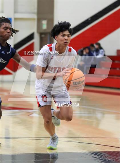 Thumbnail 2 in Aquinas vs Glendale (CIF SS D-3 Rnd 2 Playoff) photogallery.