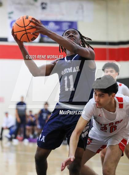Thumbnail 3 in Aquinas vs Glendale (CIF SS D-3 Rnd 2 Playoff) photogallery.