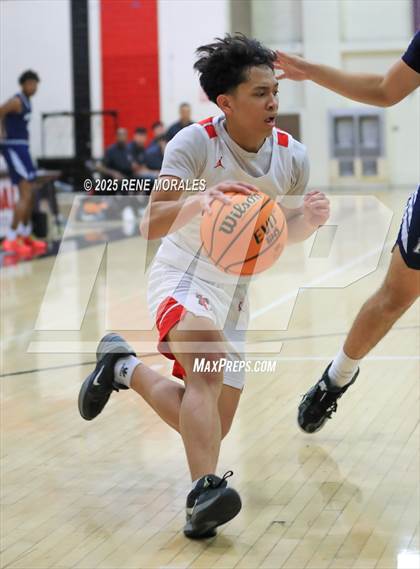 Thumbnail 1 in Aquinas vs Glendale (CIF SS D-3 Rnd 2 Playoff) photogallery.