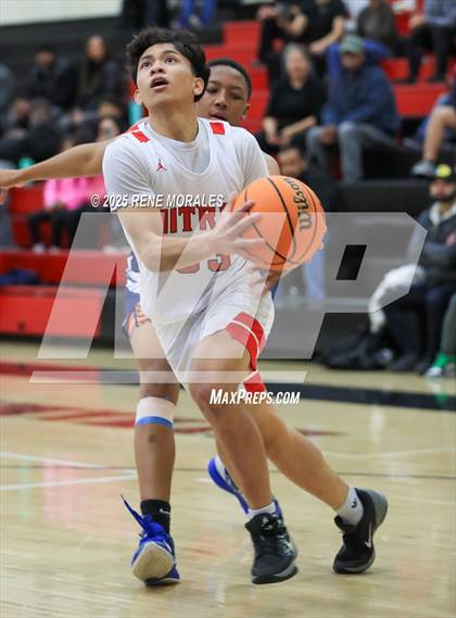 Thumbnail 2 in Aquinas vs Glendale (CIF SS D-3 Rnd 2 Playoff) photogallery.