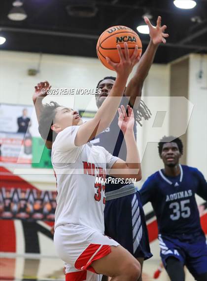 Thumbnail 3 in Aquinas vs Glendale (CIF SS D-3 Rnd 2 Playoff) photogallery.