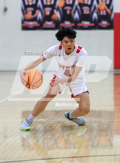 Thumbnail 2 in Aquinas vs Glendale (CIF SS D-3 Rnd 2 Playoff) photogallery.