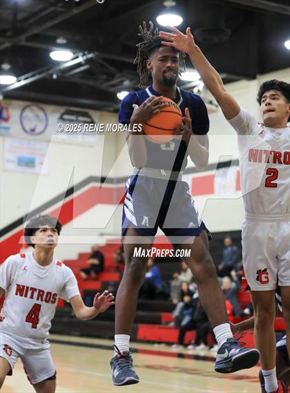 Thumbnail 3 in Aquinas vs Glendale (CIF SS D-3 Rnd 2 Playoff) photogallery.