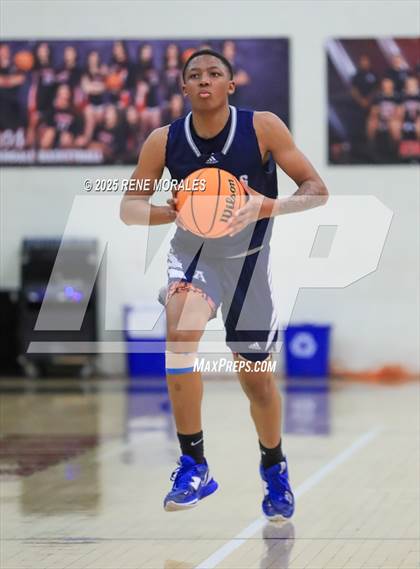 Thumbnail 2 in Aquinas vs Glendale (CIF SS D-3 Rnd 2 Playoff) photogallery.