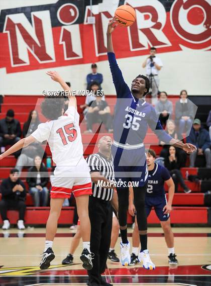 Thumbnail 1 in Aquinas vs Glendale (CIF SS D-3 Rnd 2 Playoff) photogallery.