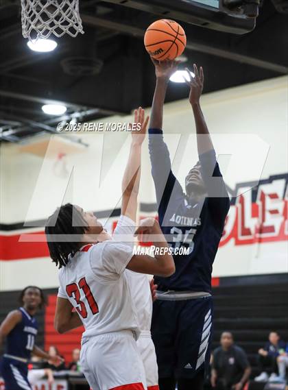 Thumbnail 3 in Aquinas vs Glendale (CIF SS D-3 Rnd 2 Playoff) photogallery.