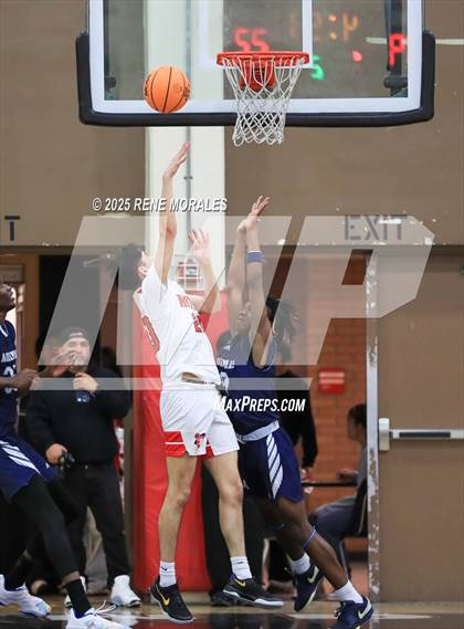 Thumbnail 1 in Aquinas vs Glendale (CIF SS D-3 Rnd 2 Playoff) photogallery.