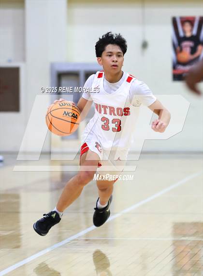 Thumbnail 1 in Aquinas vs Glendale (CIF SS D-3 Rnd 2 Playoff) photogallery.