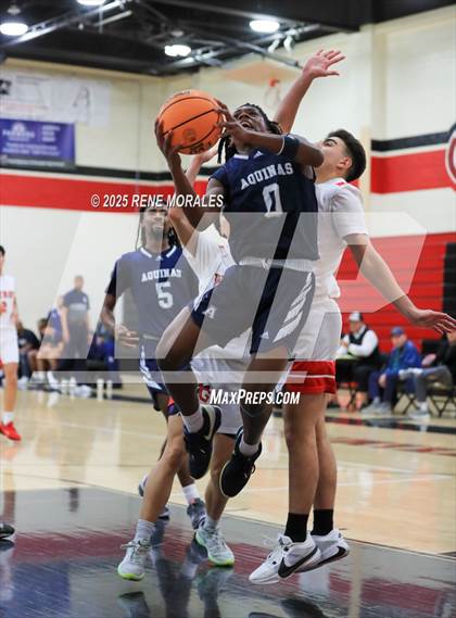 Thumbnail 3 in Aquinas vs Glendale (CIF SS D-3 Rnd 2 Playoff) photogallery.