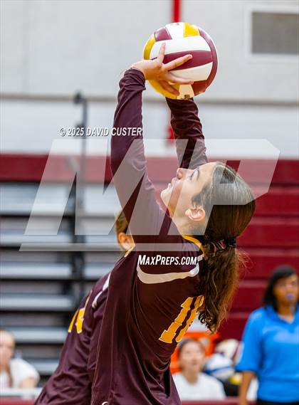 Thumbnail 2 in FR: McLean @ Oakton photogallery.