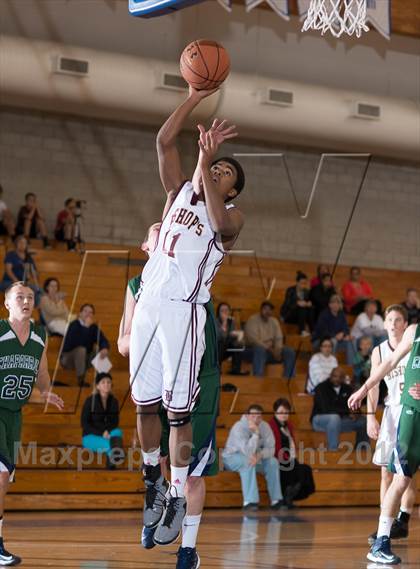 Thumbnail 3 in Chaparral vs Bishop's (Torrey Pines Holiday Classic) photogallery.