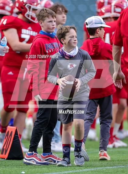 Thumbnail 1 in Mount Vernon vs. Jim Ned (UIL Class 3A Division 1 Semifinal) photogallery.
